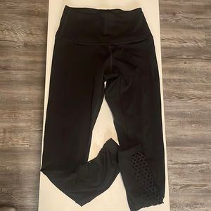 High waisted leggings with design on ankle